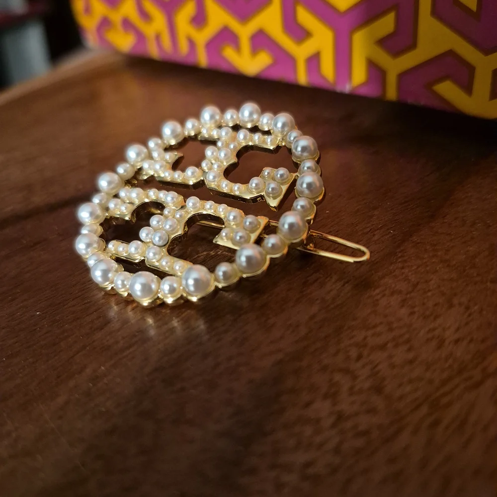 Tory Burch Pearl Logo Hair Clip - Gold & White